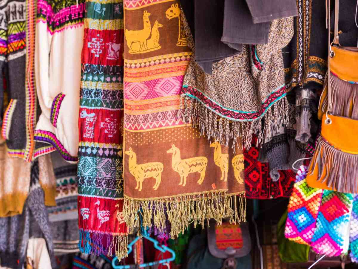 Comprar artesanías, productos típicos y manufactura local